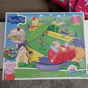 Peppa Pig Colorful Adventure Car Racetrack